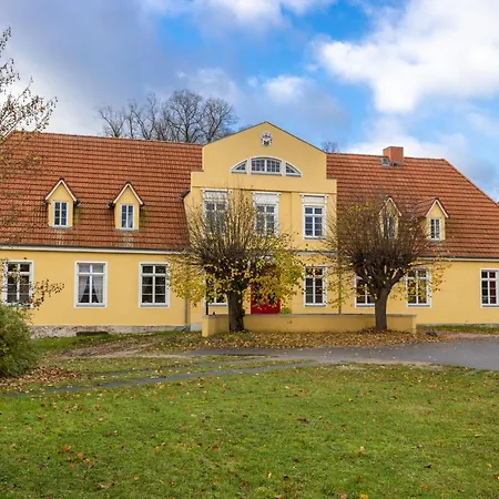 Landferienwohnung Im Gutshaus Ofc 28 Apartment *